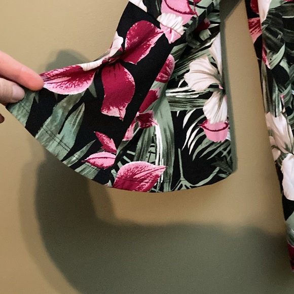 Tan Jay floral three quarter length bell sleeve dress shirt. - Picture 3 of 6